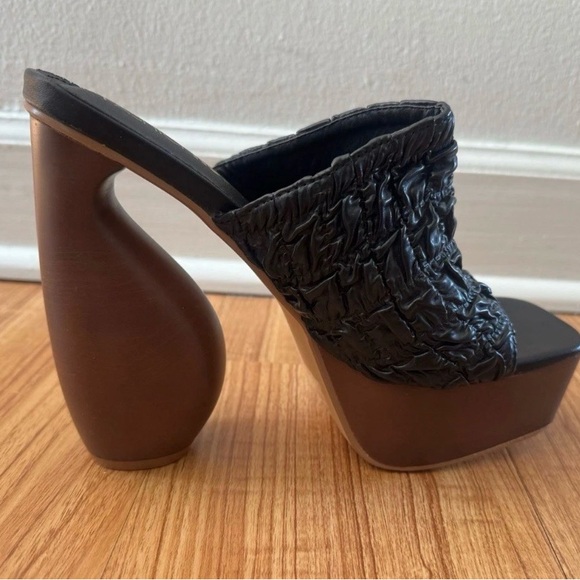 Black and Brown Women's Shoes - Picture 3 of 6